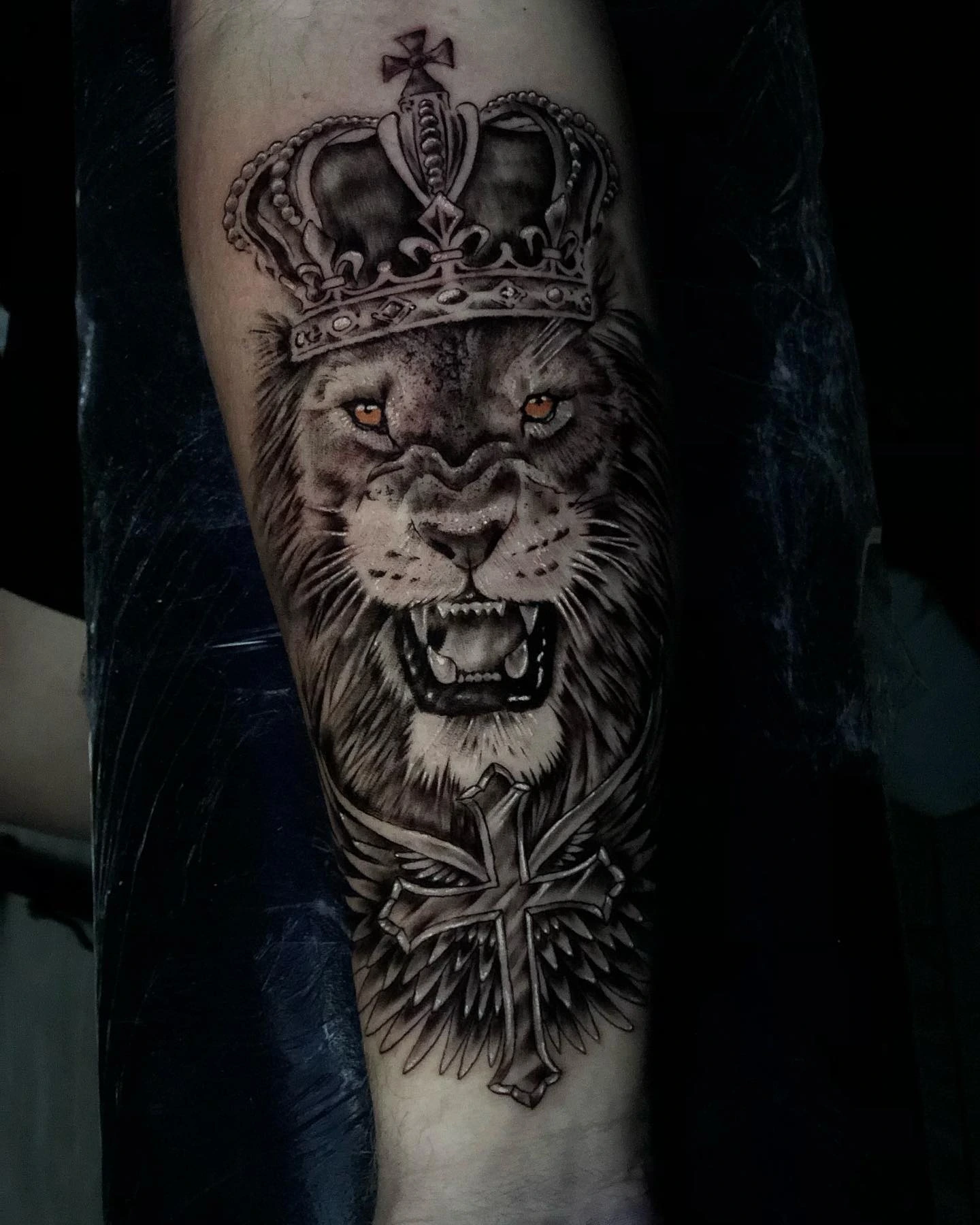 lion with crown + cross, photoreal portrait with ORANGE eyes (color-pop)