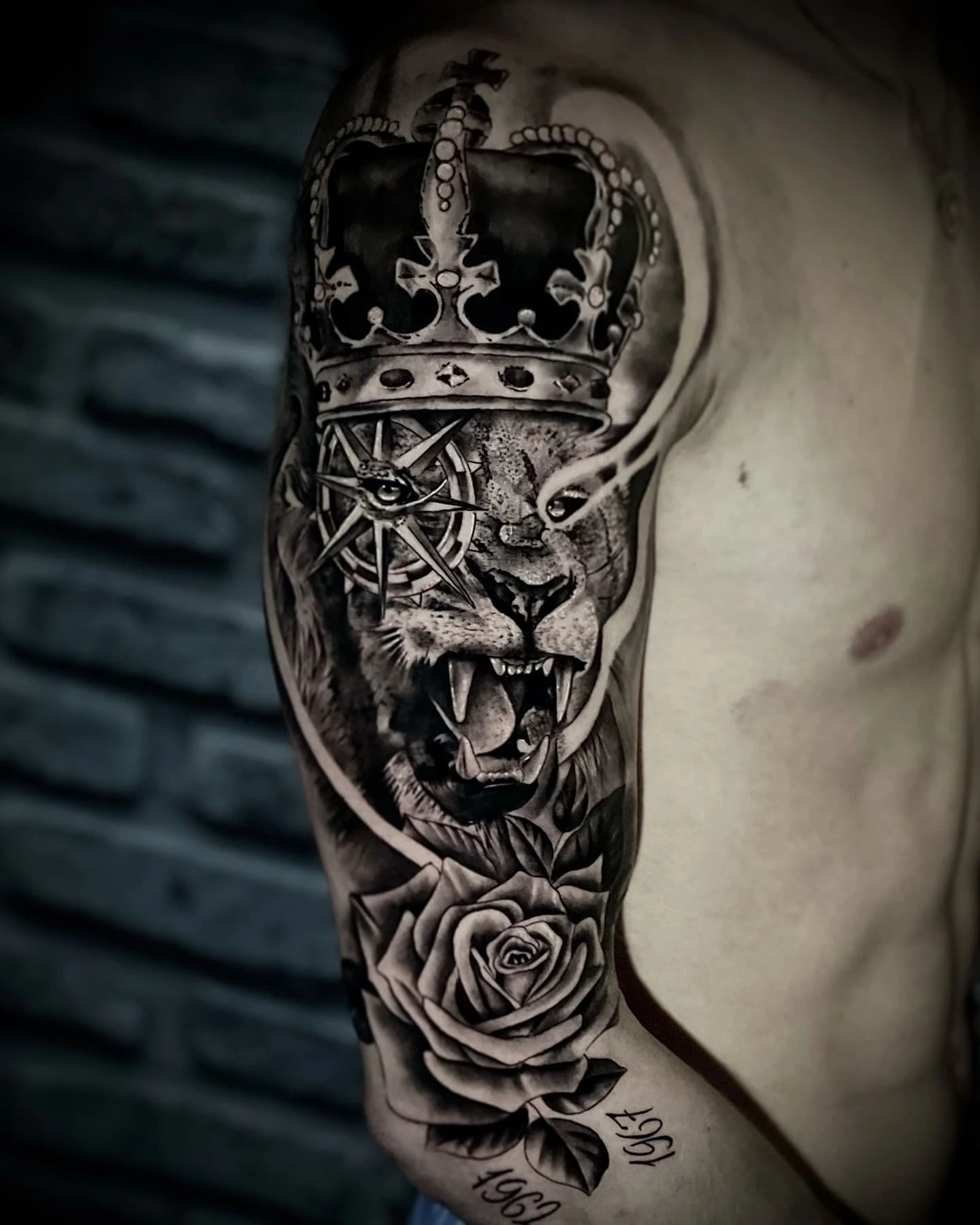 lion + crown + compass + rose with '1969' lettering